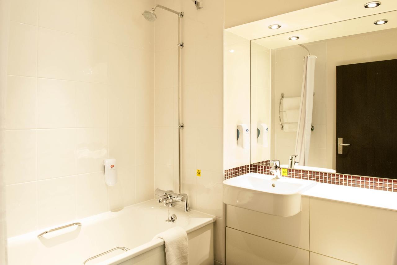 Premier Inn Glasgow Pacific Quay الغرفة الصورة
